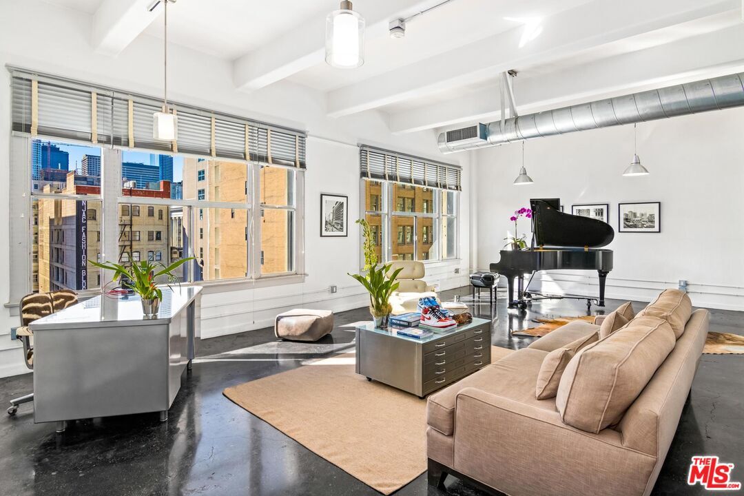 Foto principal - 814 S Spring St