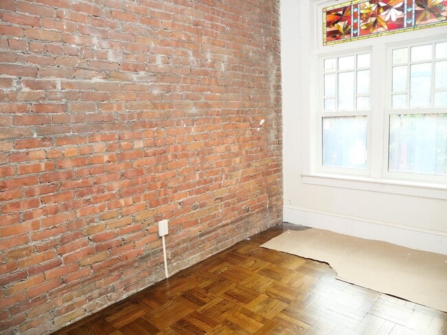 Building Photo - 261 W Newton St