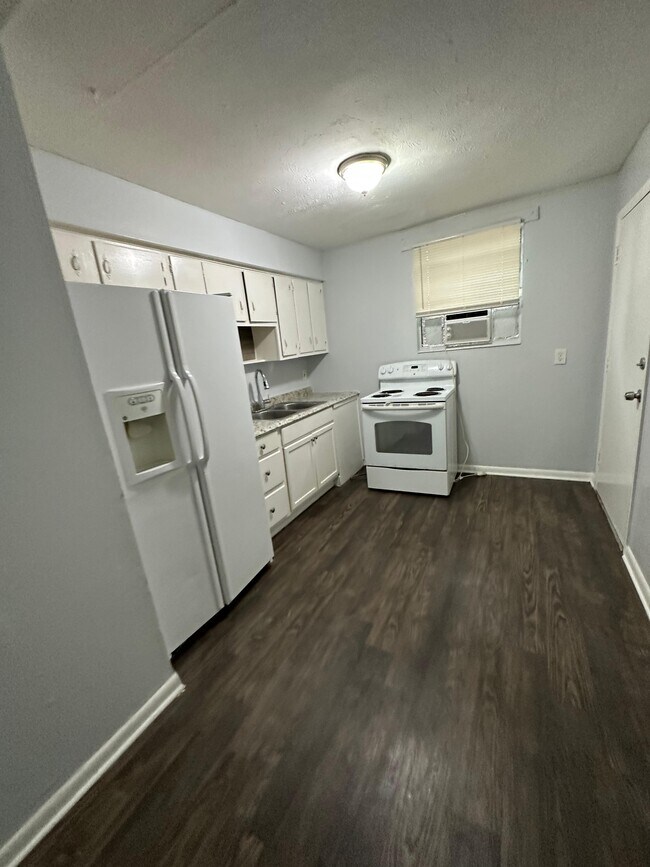 Foto del edificio - 1625 W 26th St