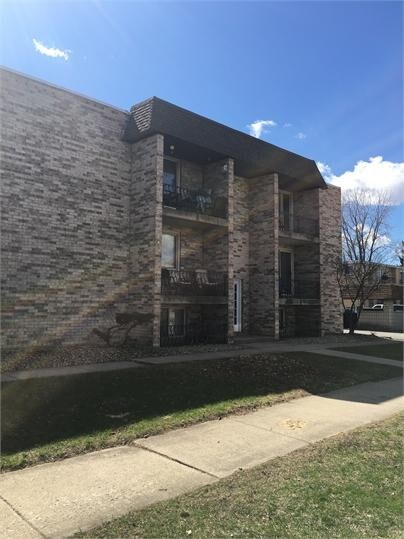 Building Photo - 815 E 38th Pl