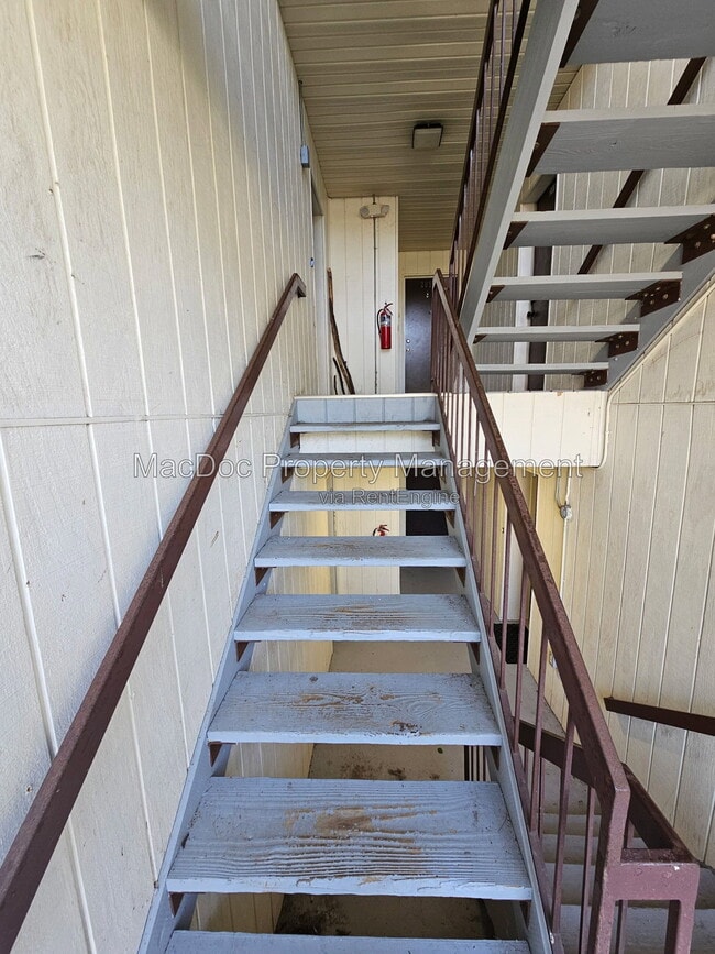 Building Photo - 100 Chesterfield Ln