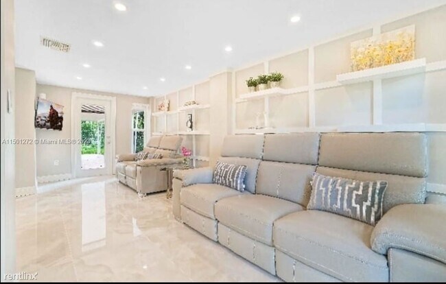 Building Photo - 3 br, 2 bath House - 1266 NE 182nd St