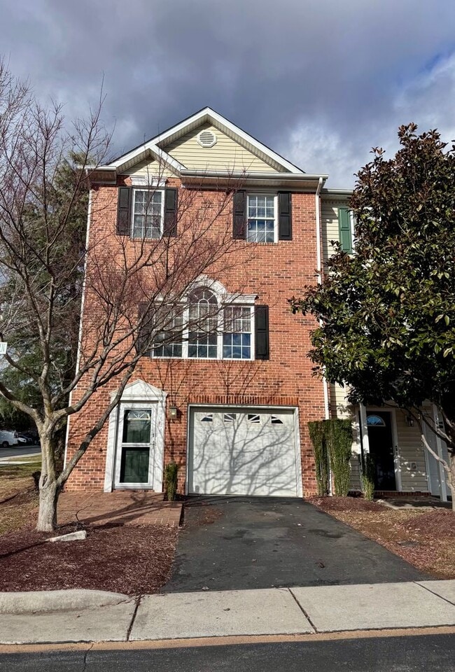 End Unit Townhome for Rent in Taylor Springs - End Unit Townhome for Rent in Taylor Springs