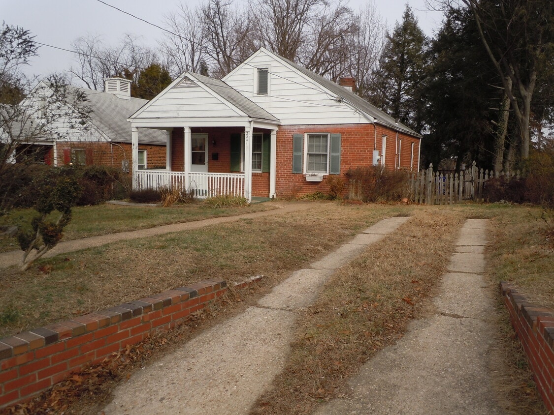Primary Photo - 2241 N Harrison St