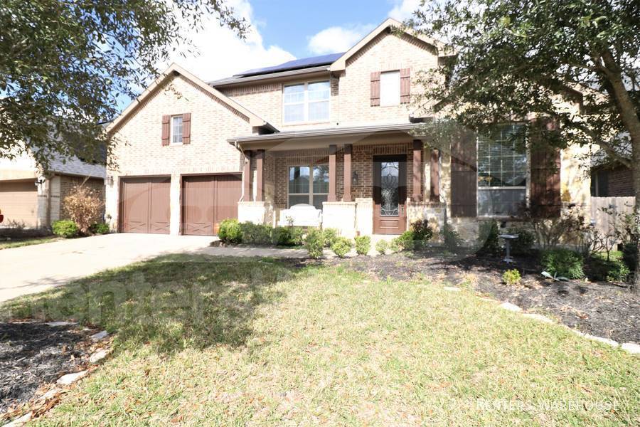 Foto principal - Stunning 5 bedroom 4 baths in ideal locati...