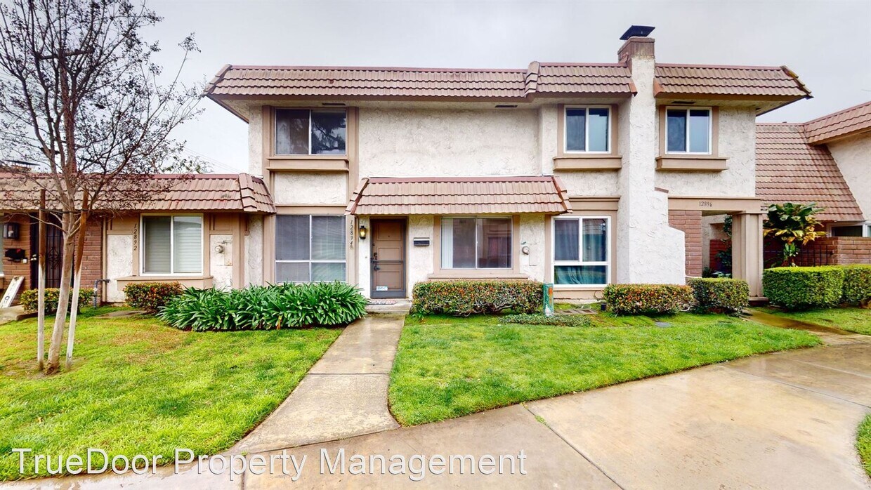 4 br, 3 bath House 12894 Newhope Street House Rental in Garden