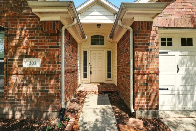 Building Photo - 303 Burris Park Dr