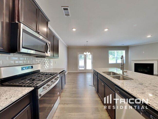 Foto del edificio - 4827 Golden Finch Ln