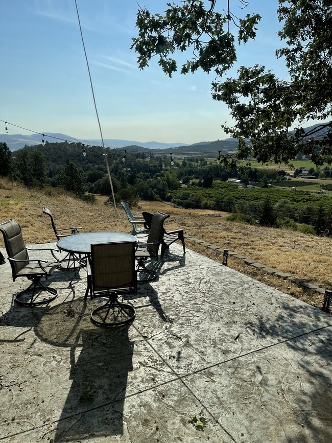 Foto del edificio - 3242 W Griffin Creek Rd