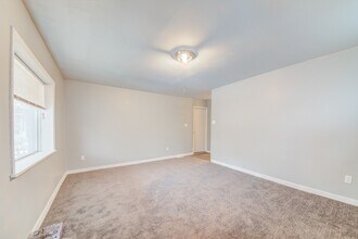 Building Photo - 438 Kathleen St