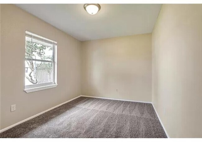 Building Photo - 169 Becky Dr
