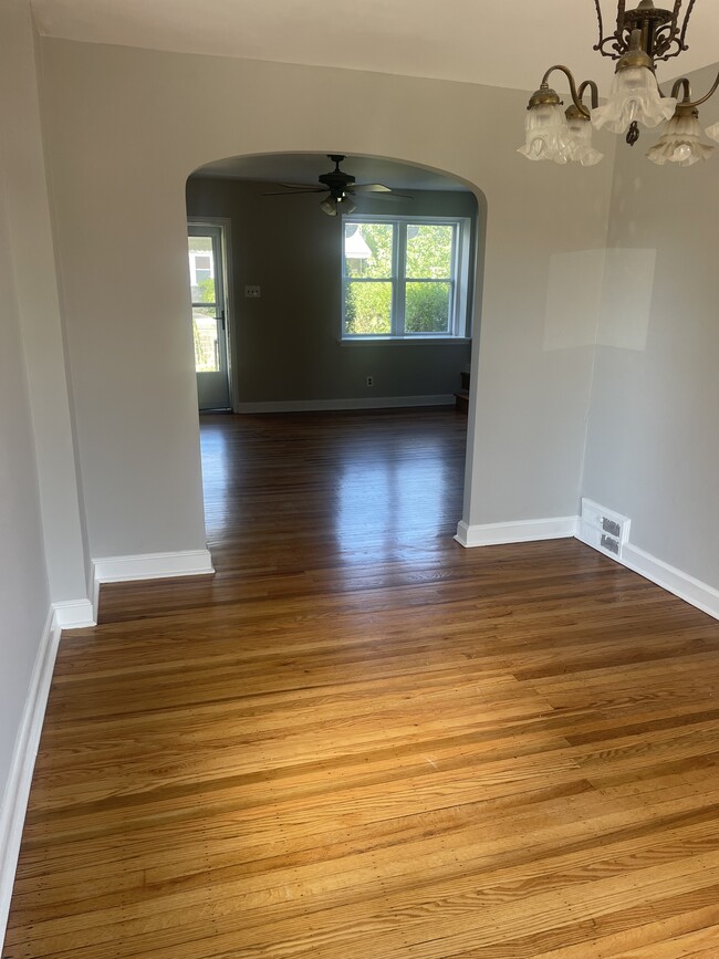 Building Photo - 1121 Cobbs St