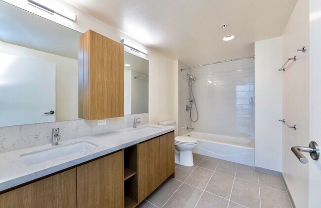 Foto del edificio - 2 Bed, 2 Bath Corner Unit at The Central A...
