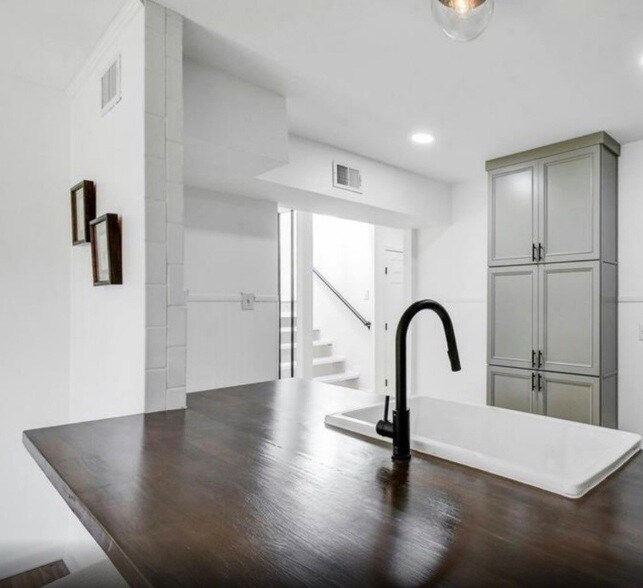 Building Photo - 11821 Petal Dr