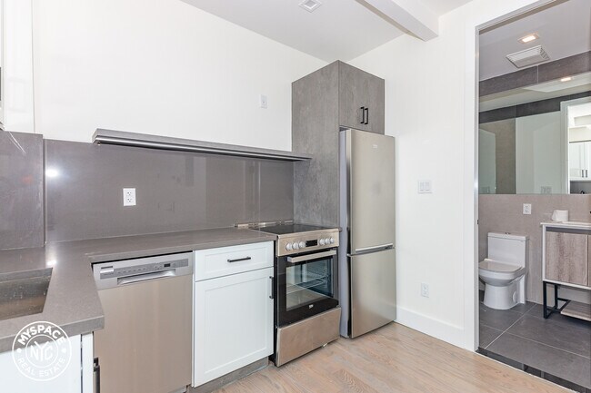 Foto del edificio - 2911 Albemarle Rd