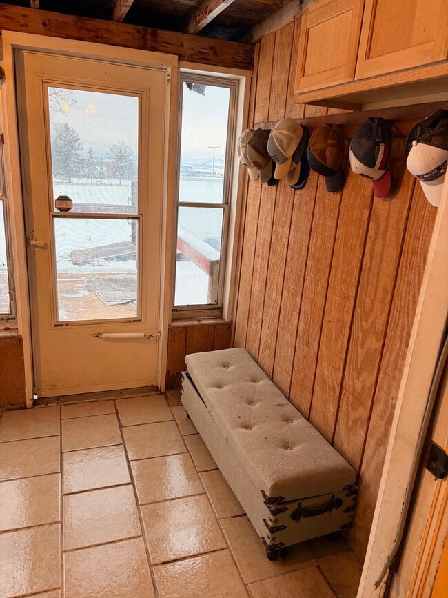 Building Photo - 2644 E Sherman Hollow Rd