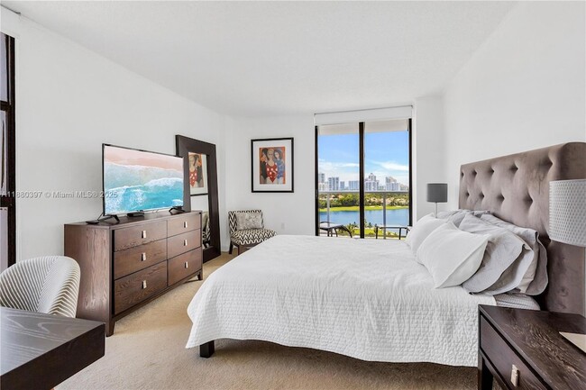 Foto del edificio - 3701 N Country Club Dr