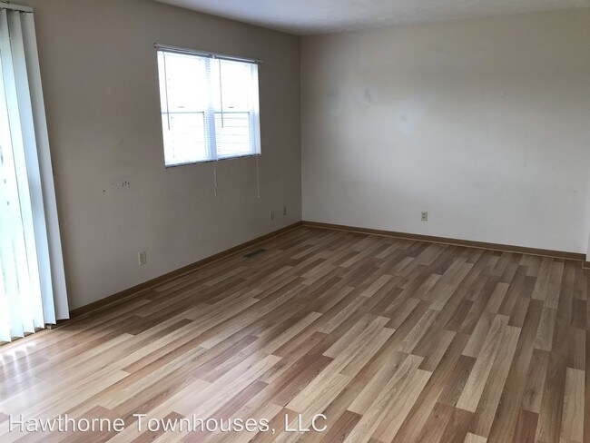 Building Photo - 418-430 Hawthorne Cir