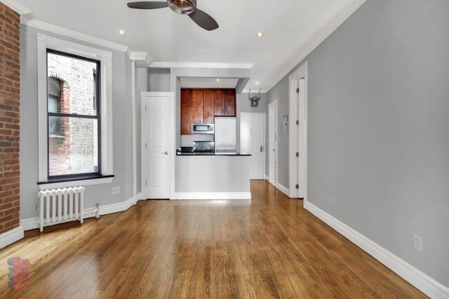 Building Photo - 252 Mott St