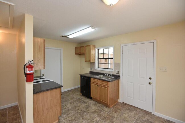 Building Photo - 7417 Bomer Dr