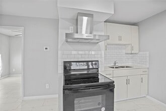 Building Photo - 1803 Oak St