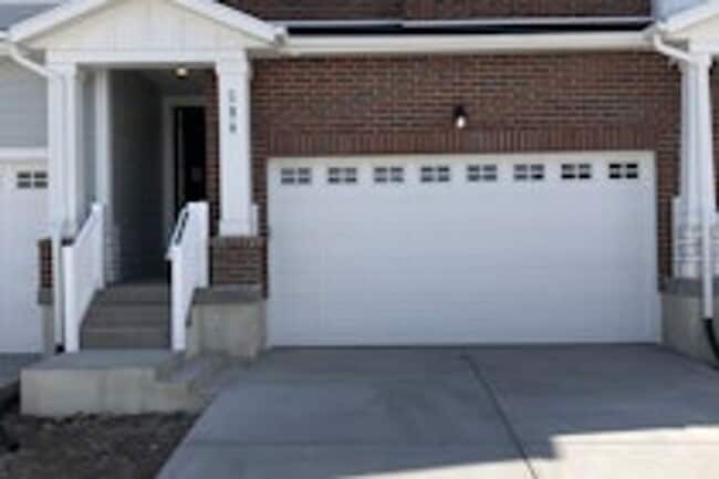 Building Photo - 192 W Silver Springs Dr