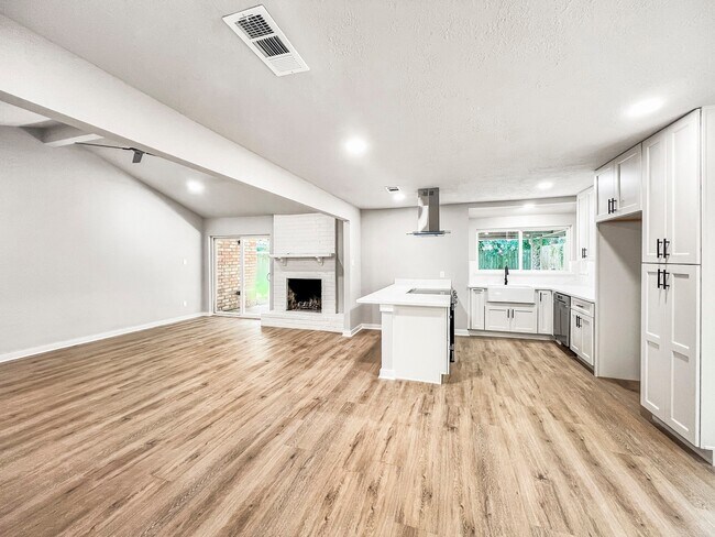 Building Photo - 23207 Naples Dr