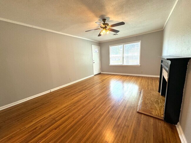 Building Photo - Beautiful 2 bedroom 1 bath home!