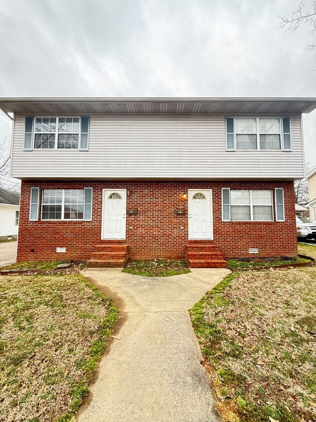 Building Photo - 214 Olive St