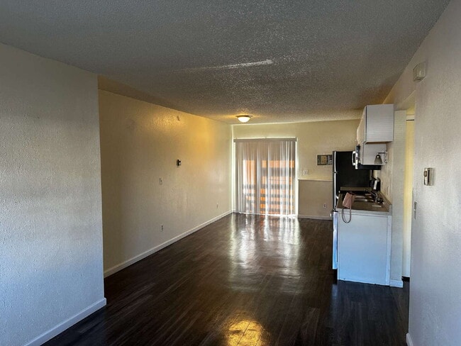 Building Photo - "Cozy 2-Bed Retreat with Charm!"