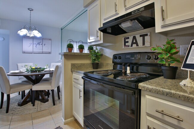 Cocina - Briar Court Apartments