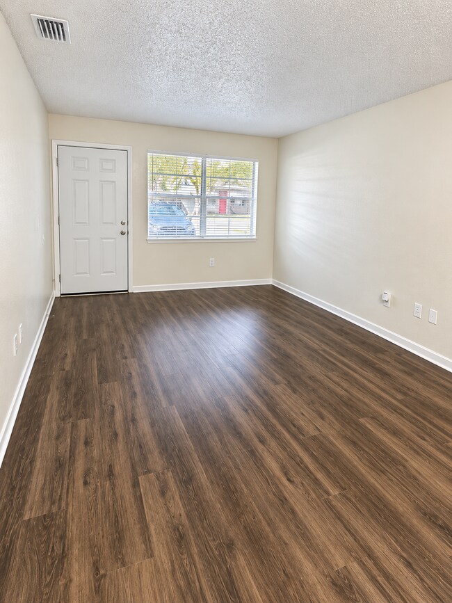 Foto del edificio - 8578 Channelview Cir