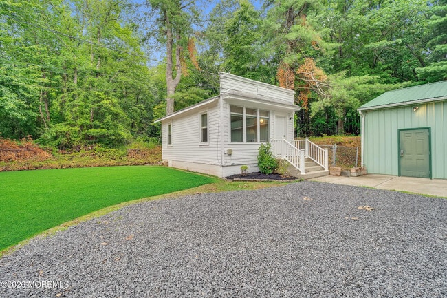 Building Photo - 302 Schoolhouse Rd