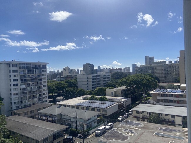 Foto del edificio - Remodeled 1 bedroom 1 bath in Punahou/Wild...