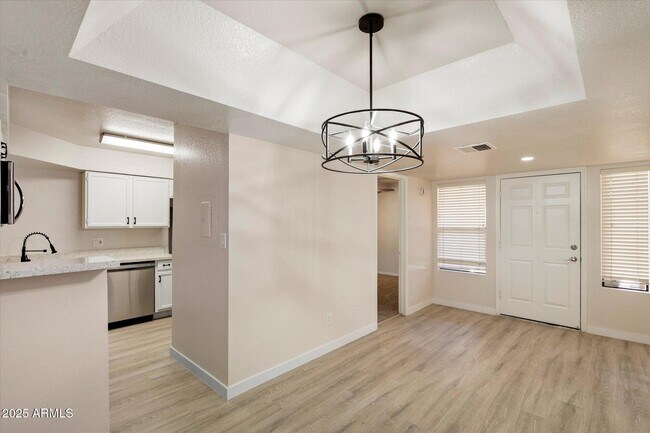 Foto del edificio - 8787 E Mountain View Rd