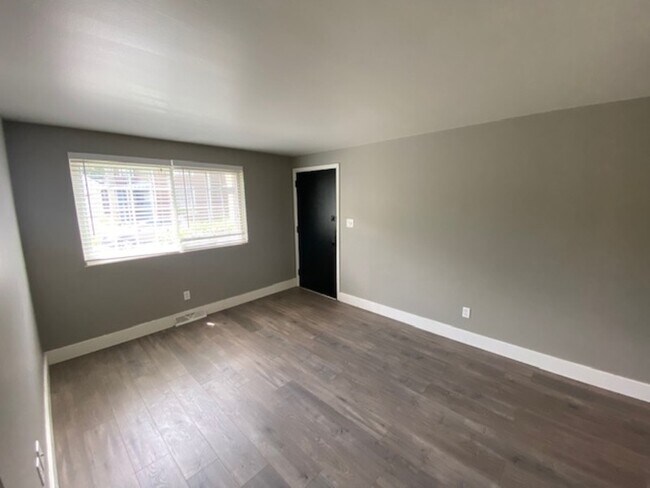 Foto del edificio - 472 Elsmere St