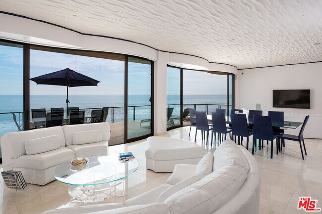 Foto del edificio - 24230 Malibu Rd