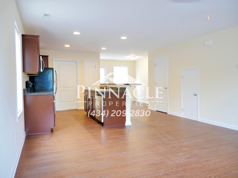 Foto principal - 747 Old Graves Mill Rd