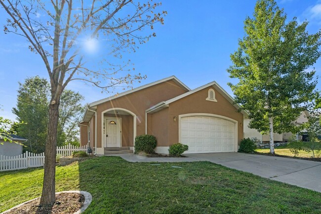 Building Photo - Beautiful Slate Canyon Home