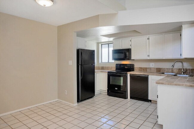 Building Photo - 16402 N 31st St
