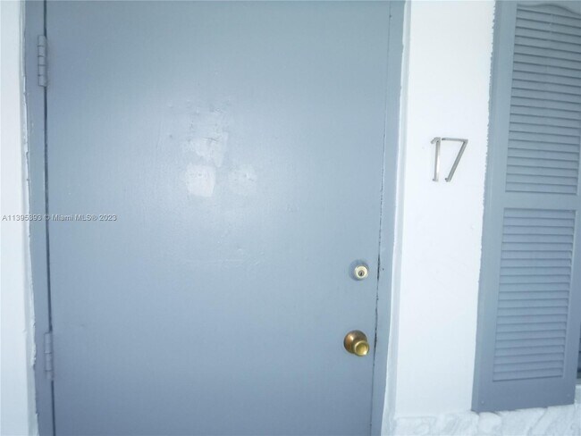 Foto del edificio - 1045 NE 39th Dr