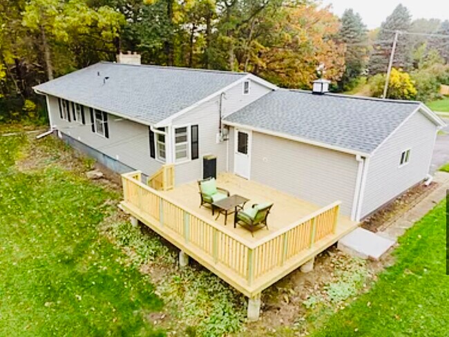 Foto del edificio - 8725 W Bush Lake Rd