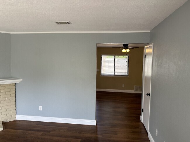 Foto del edificio - Spacious 3 Bed, 2.5 Bath West Dublin Townh...