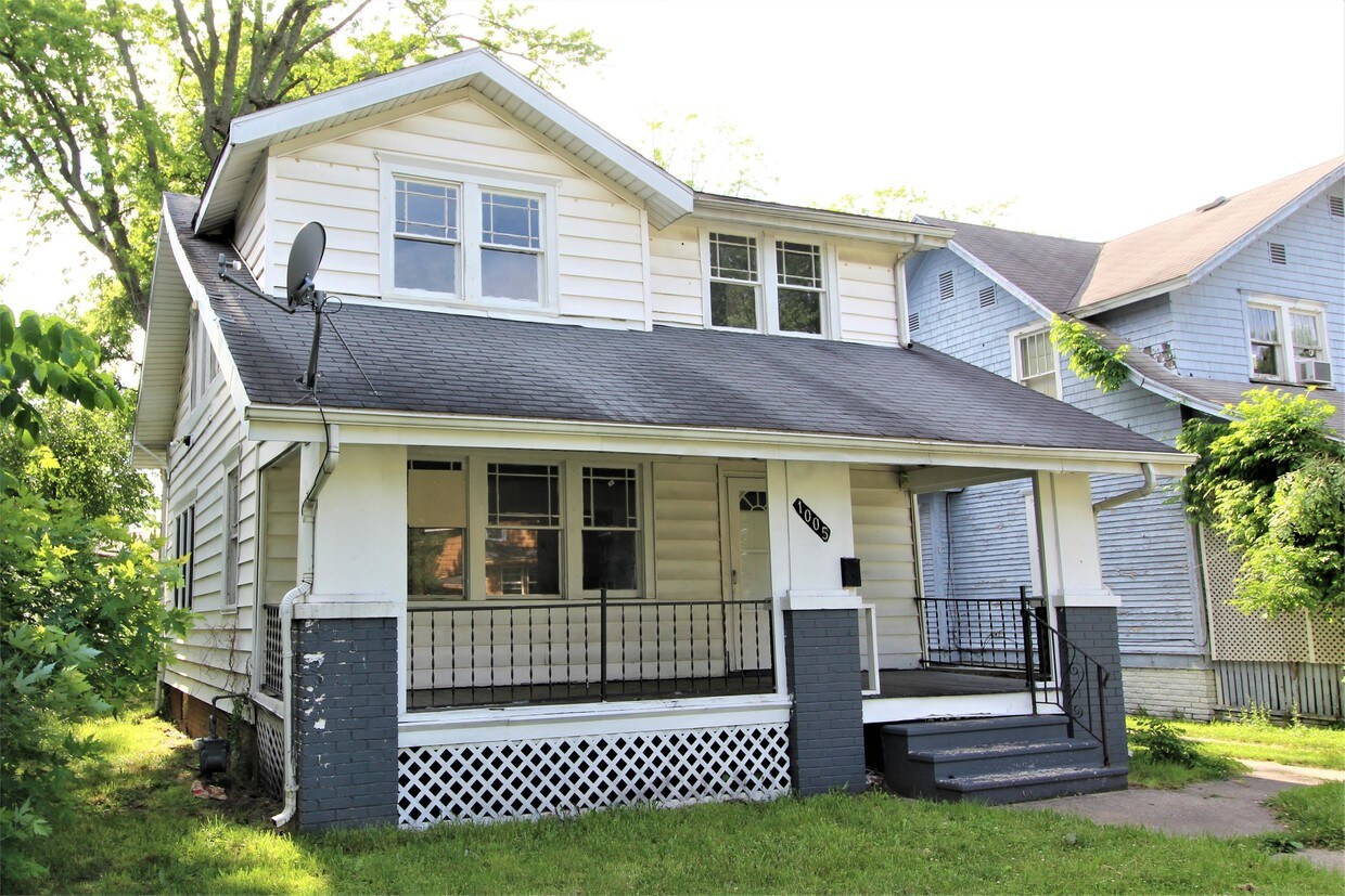 Primary Photo - 1005 Lawndale Ave