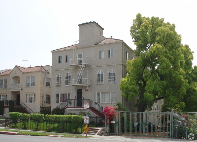 Building Photo - Rosewood Apartments