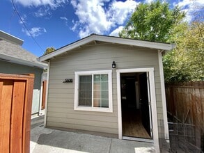 Building Photo - 560 Warrington Ave