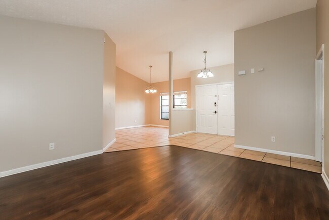 Foto del edificio - 4139 Spring Way Cir