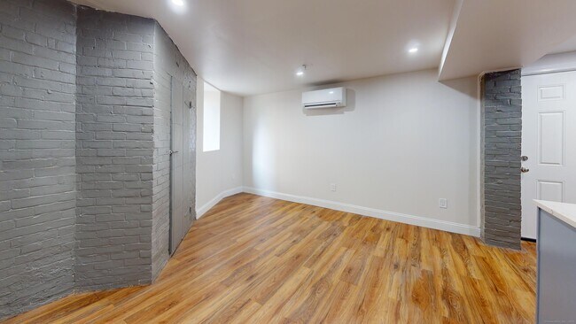 Building Photo - 544 Whitney Ave