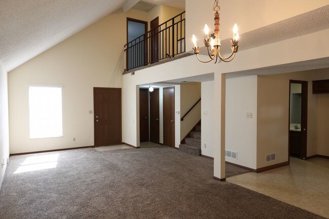 Building Photo - 324 Dains St