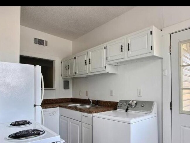 Building Photo - 1211 Habersham St